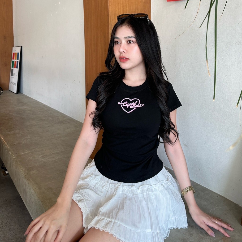 เสื้อยืดผ้ายูนิ ใส่แล้วพรางหุ่น สกรีนหัวใจน่าร้าก 🍒 ทรงสวย แต่งย่นข้าง ผ้ายืดเยอะมากใส่สบาย รุ่น จั๊มเอวCupidclub