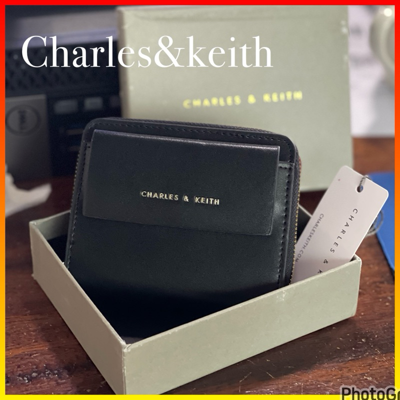 กระเป๋าสตางค์charles&keithรุ่นกลาง พร้อมกกล่องแบรนด์