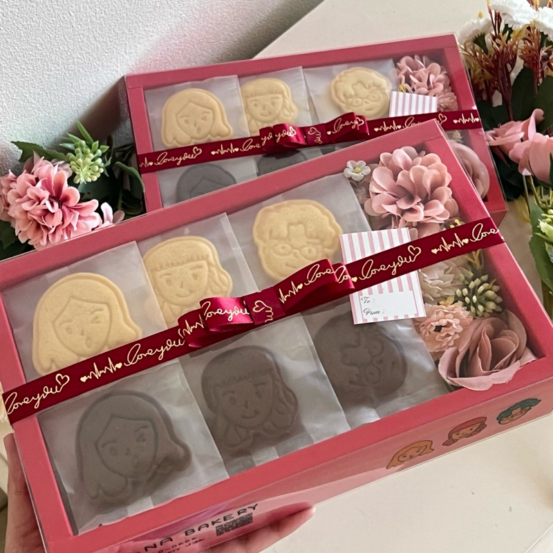 ✨💐 ของขวัญ Flower Cookie Set กล่องเซตคุกกี้ 2 รส ลายดอกไม้ คุกกี้เนยสด100% และช็อกโกรีโอ้ ฮาลาล ของฝาก ของขวัญวันเกิด