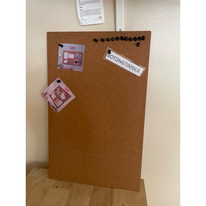 IKEA FLONSA  กระดานติดข้อความ บอร์ดติดข้อความ+หมุด 15 ตัวไ ม้ก๊อก, 52x33 ซม Noticeboard