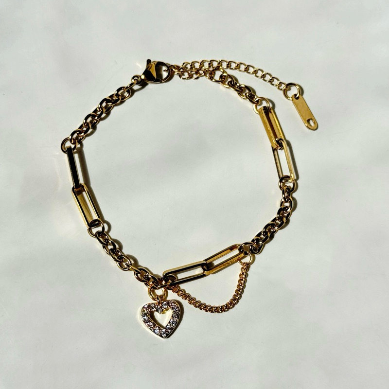 Hey Babe Bracelet ! กำไลหัวใจ | @trophies.co