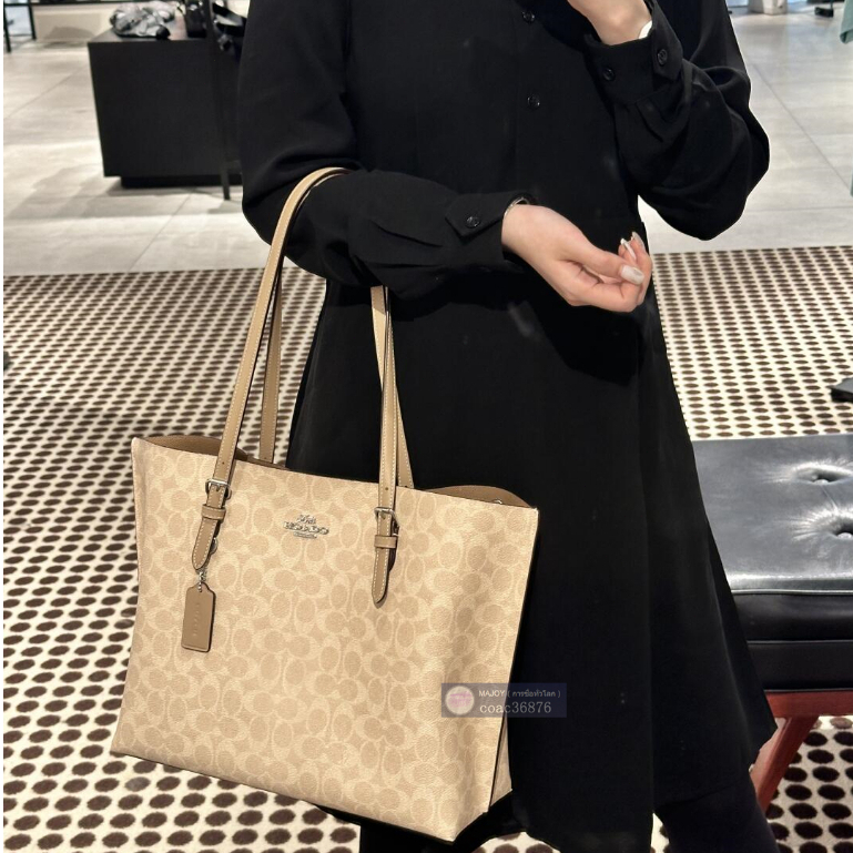แท้💯% outlet Mollie Tote 13 นิ้ว กระเป๋าโท้ตใบใหญ่ของผู้หญิง กระเป๋าสะพายซิปกันน้ำ สามารถใส่ไอแพดได้