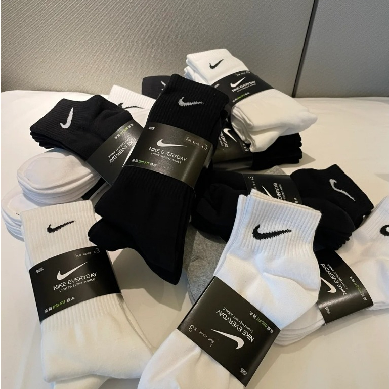Nike  socks ถุงเท้าวิ่ง ถุงเท้ากีฬา ผ้าฝ้ายแท้ ใส่สบาย ยางยืด สไตล์เดียวกันทั้งชายและหญิง