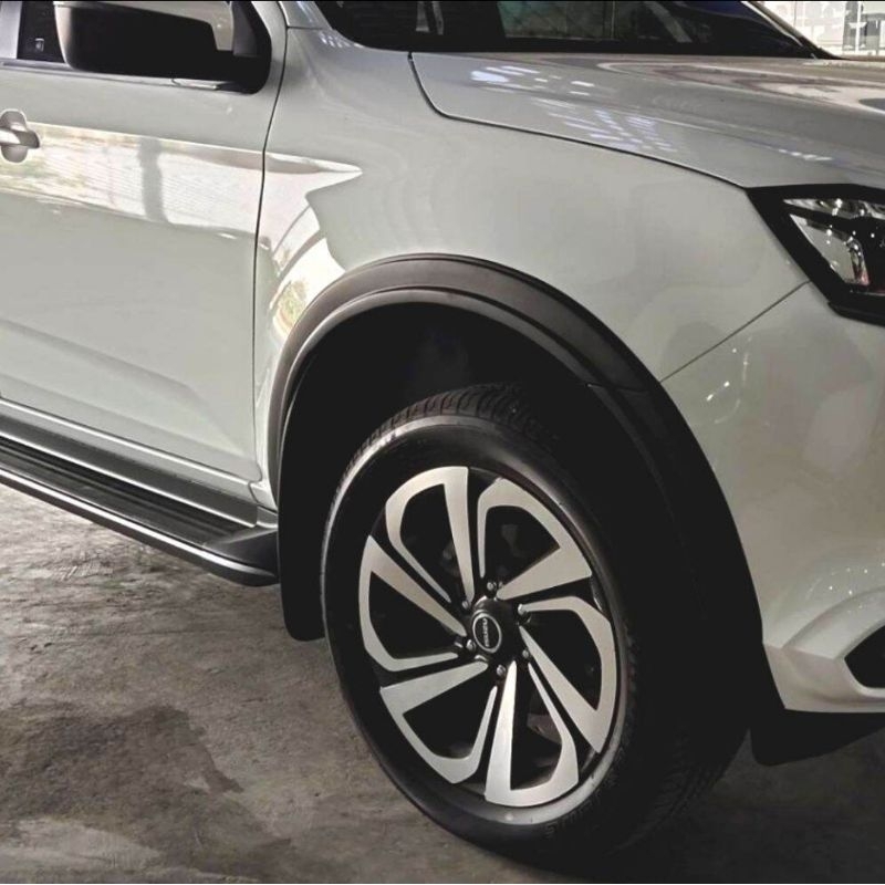 คิ้วล้อ คิ้วรถยนต์ ISUZU MU-X ดำด้าน 3 นิ้วเรียบ ใส่ปี 2021  2022  2023  และปี 2024  2025  2026  2027