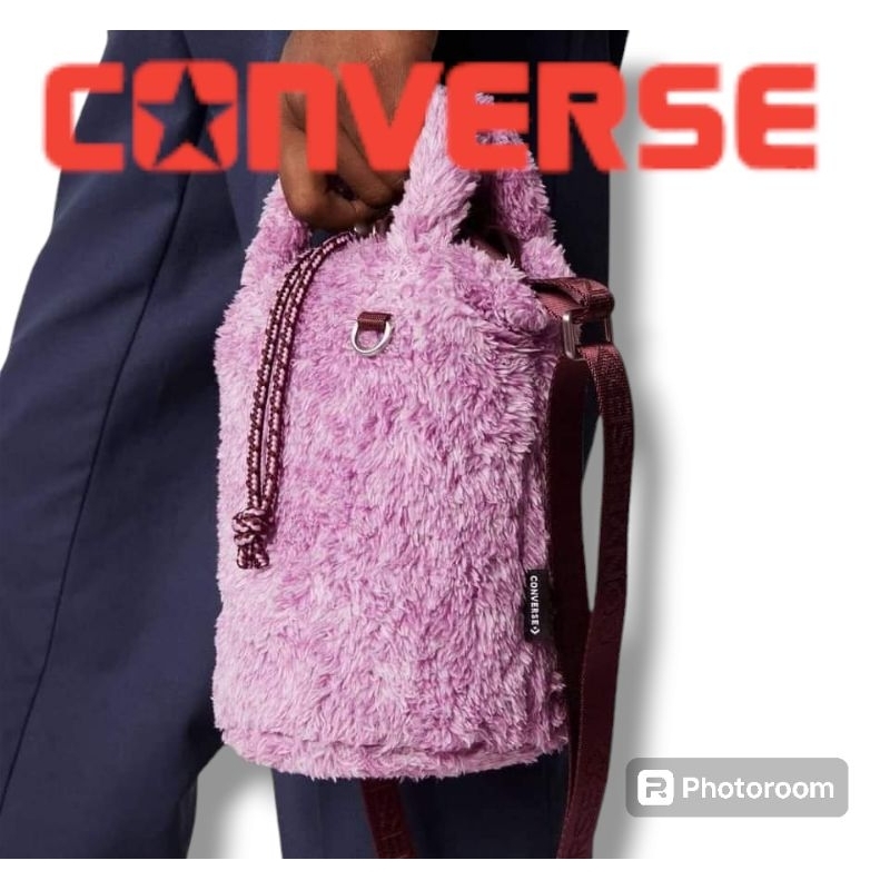 ของแท้...Converse กระเป๋าผ้าขนนุ่มๆข้างในมีซับในน่ะทรงดี น่ารัก