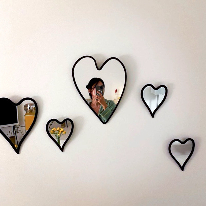 [Reflection of object] Heart Acrylic Wall Mirror