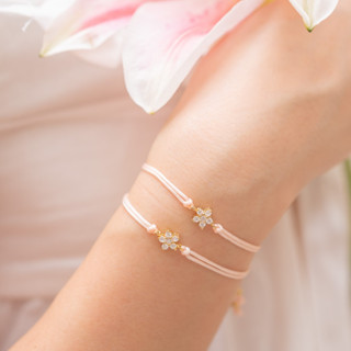 LELISA - Lily Bracelet - สร้อยข้อมือเชือกสีชมพูประดับดอกลิลลี่ White Gems (Freesize)