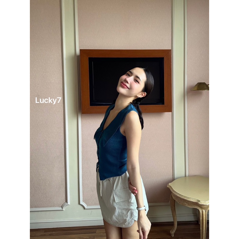 BY IRA Wooddo Crop Top เสื้อท็อปไหมพรมคอปก ดีเทลกระดุมหน้า ใส่แมทช์กับยีนส์ก็เริส - รูปที่ 2