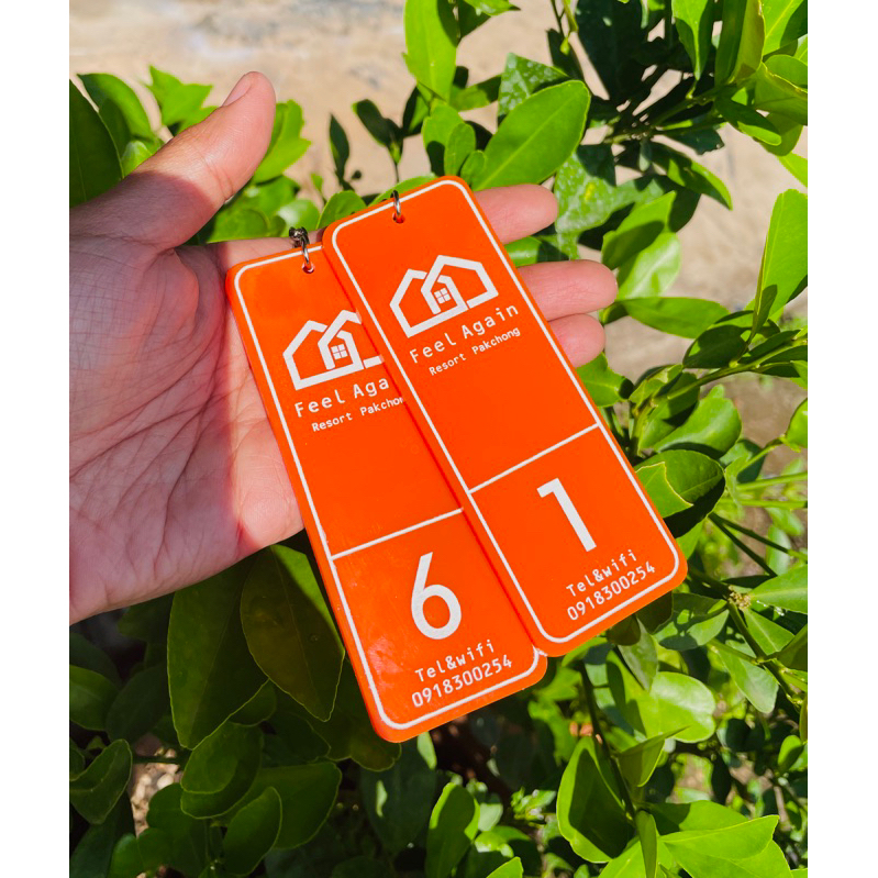 ราคา2ชิ้นพวงกุญแจใส่คิวอาโคตฟรีออกแบบฟรียิงโลโก้ฟรีมี 10*3.5cmและ11*4cmรอไม่เกิน7วัน💕