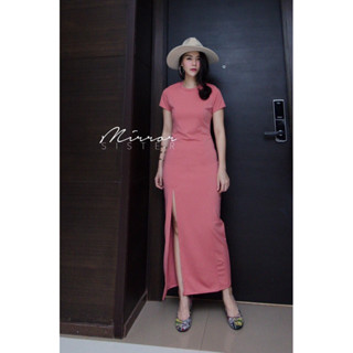 Ultra Maxi dress•• เดรสยาวทรงสอบ ผ่าหน้าสูง แพทเทรินทรงสวยงาม ตีเกร็ดด้านหน้า ใส่แล้วสูงเพรียว