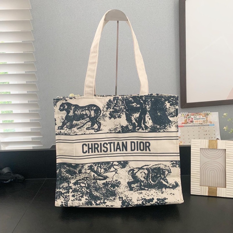 พร้อมส่ง 🌸Christian Dior 🌸 Dior Book Tote Riviera  Linen Bag