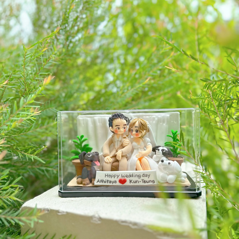 (ทักเช็คคิวก่อนสั่งน้า💕)ตุ๊กตาดินปั้นตามสั่งในกล่องอะครีลิคใส ของขวัญพิเศษสำหรับทุกเทกาลเพื่อคนสำคัญของคุณ ไม่ซ้ำใคร