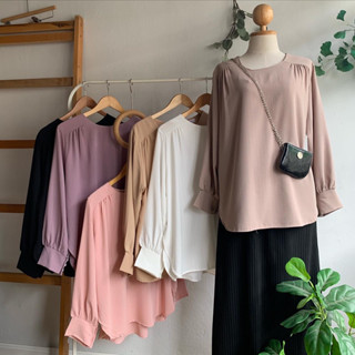 Sophia top  V.2🌷 🏷️290.- 🪄 🪧2 ตัวส่งฟรี✨  เสื้อตัวปล่อย ต่อรูดช่วงบ่า ✖️รุ่นนี้ไม่มีโบว์ผูกที่คอนะคะ ✖️