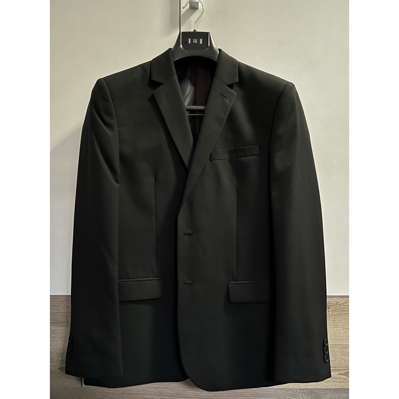 GQ Essential Suit สูทผู้ชายทรงปกติ รุ่น TR Tailored Fit สีดำ ไซส์M