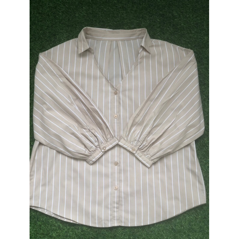 GU (Uinqlo)เสื้อเชิ๊ต Minimal อก40-42”ยาว22”แขนยาว15”