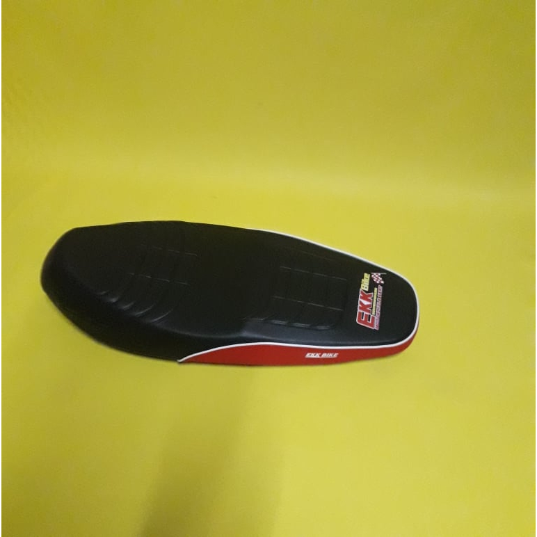 เวฟ110i  2014 [น๊อต]ปาดทรงกลางไม่บางมากนั่งสบายหุ้มหนังลายอาร์ตสีดำข้างนำ้เงินคิ้วขาวและแดงคิ้ขาว - รูปที่ 3