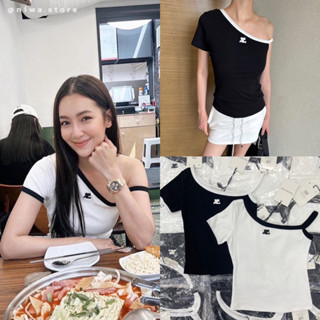 (VL) courreges off shoulder top. เสื้อแบรนด์ตัวฮิต มาแรงเลยค่าตอนนี้ ใครรออยู่รีบเลยค่า