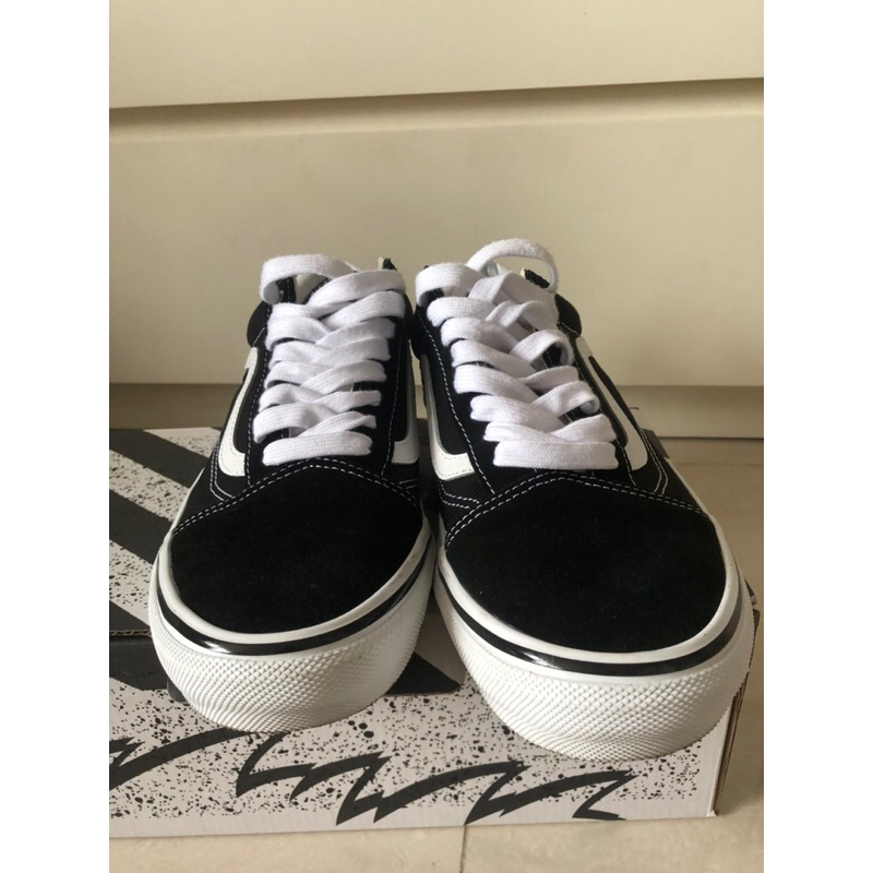 รองเท้าผ้าใบ VANS สี ขาว/ดำ size 10 US, 9 UK, 28 cm