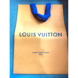 ถุงกระดาษแท้จากshop LOUIS VUITTON หลุยส์ วิตตอง 25*36cm สภาพใหม่สวย ปี23