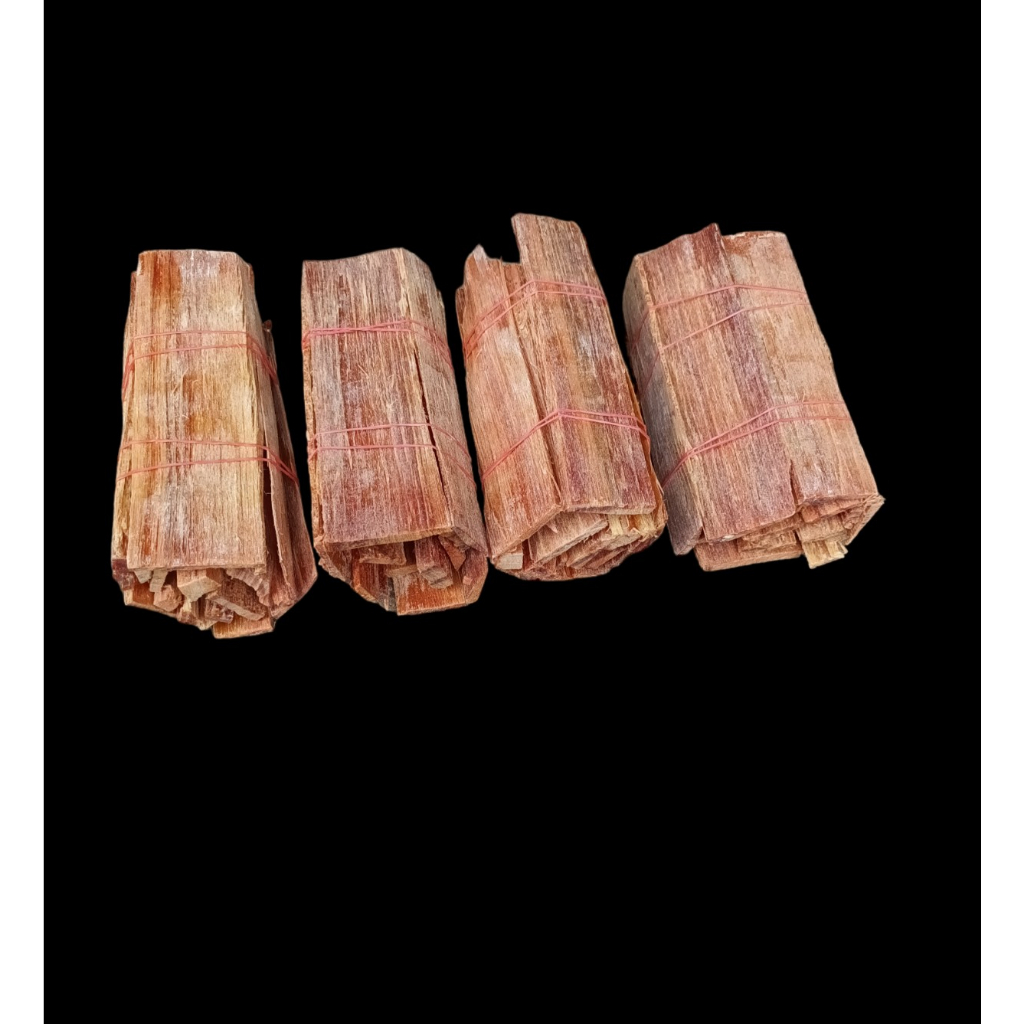 W0152 ไม้เกี๊ยะ(กำ)	เชื้อไฟ ไม้สนน้ำมัน สำหรับก่อไฟ น้ำหนัก 100 กรัม ติดไฟง่าย ใช้เพียงนิดเดียวต่อครั้ง สายแคมป์ปิ้ง