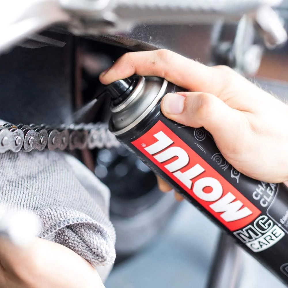 Motul C1+C2+แปรงขัดโซ่ 400 ml. ชุดน้ำยาล้างโซ่และเคลือบโซ่ Chain Maintenance Kit Road ของแท้ thumbnail 6