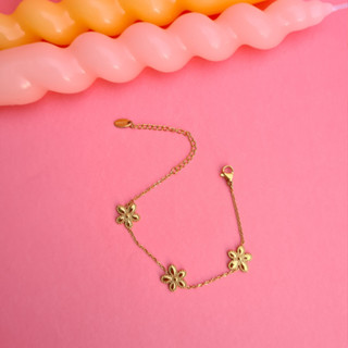(WELRY.acc) พร้อมส่ง! สร้อยข้อมือสีทองลายดอกไม้ รุ่น Marguerite