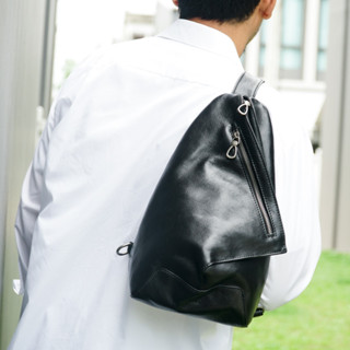กระเป๋าหนังผู้ชาย /กระเป๋าหนังคาดอกผู้ชาย สีดำ รุ่น B-BK-8121