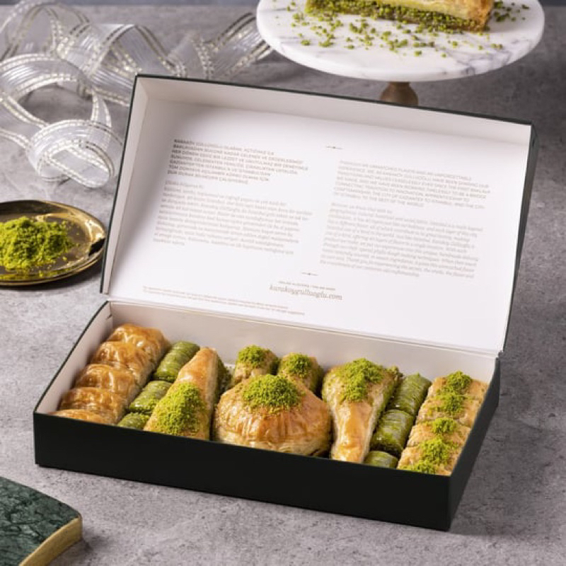 ** Pre Order ** Premium Pistachio Baklava Box 1 KG /  Karaköy Güllüoğlu best of baklava จัดส่งแบบแช่