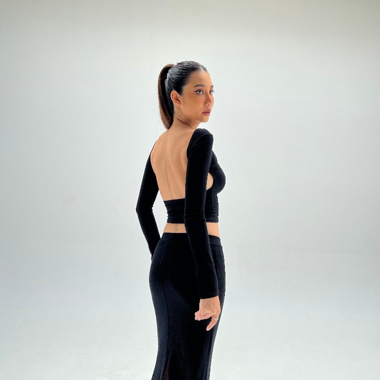 Atipashop - Longsleeve Keris top เสื้อเว้าหลังแขนยาว