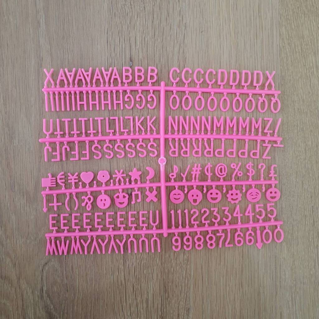 ตัวอักษรแผ่นละ39บาท คู่กับแผ่นป้าย Letter board