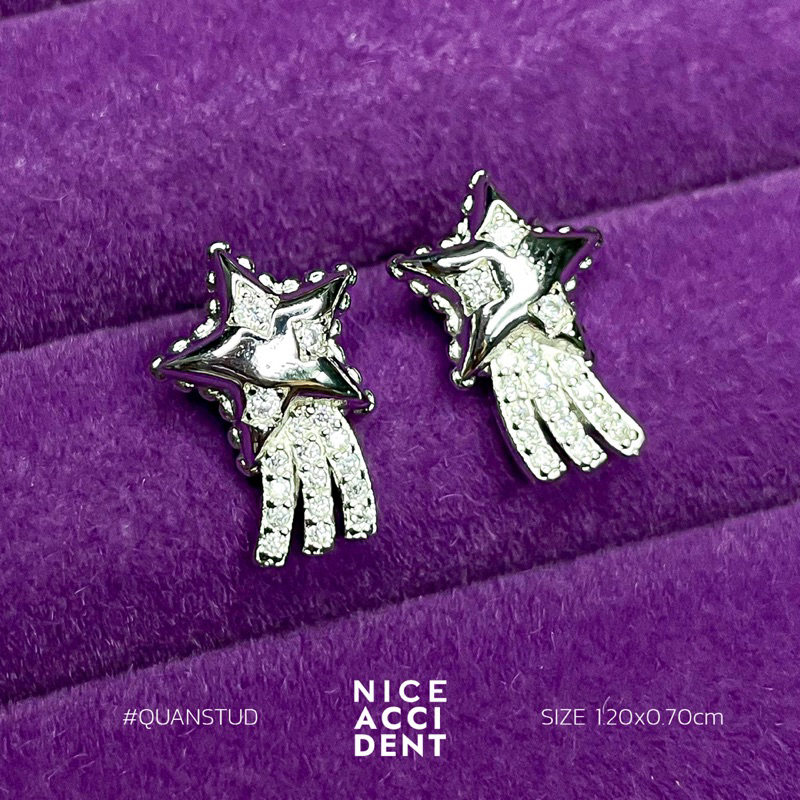 Nice Accident รุ่น ‘Quan Comet’ | ต่างหูดาวหางคริสตัล สีเงิน (Comet Star Crystal Earrings)