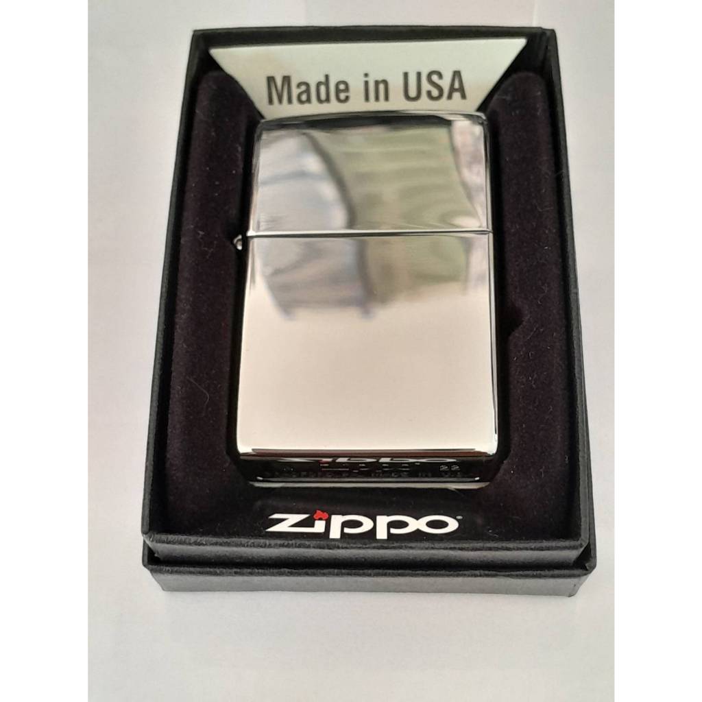 ZIPPO 250 HIGH POLISH CHROME สีเงินผิวโครเมี่ยม ขัดเงา ลายเรียบ ขนาดมาตรฐาน ของใหม่ไม่ผ่านการใช้งาน มาพร้อมกล่อง