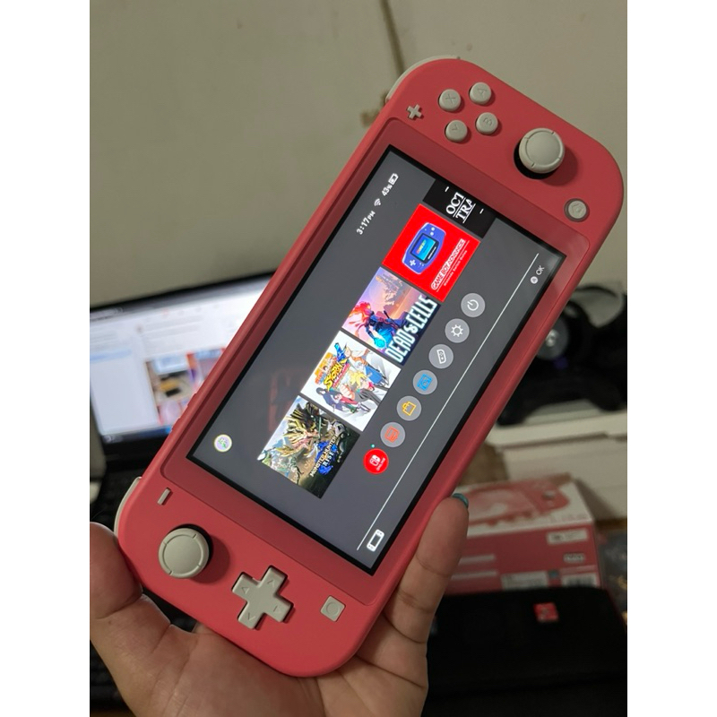 Nintendo Switch Lite สีชมพู มือสอง สภาพ90% อุปกรณ์ครบกล่อง แถมเกมในไอดี3เกม