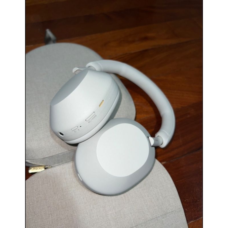 หูฟัง Sony wh1000mx5 มือสอง สภาพใหม่