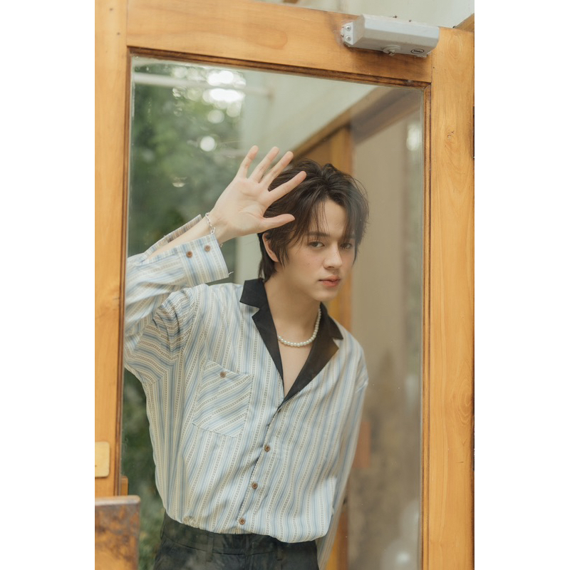 KINS STRIPED SHIRT เสื้อเชิ้ตลายทางเส้นประ (รหัส : KN87)