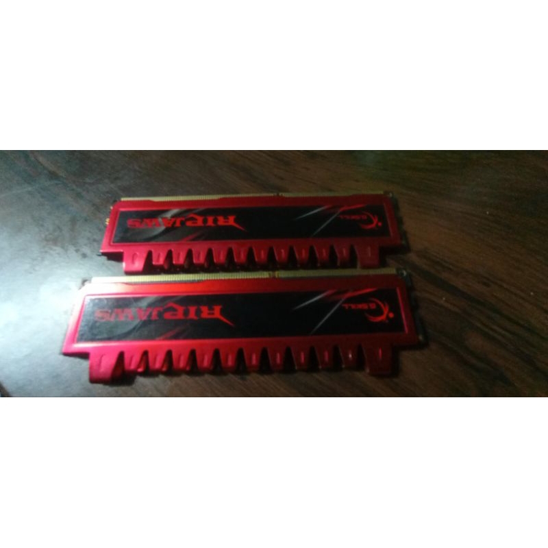 Ram G-skill สีแดงสด 4G+4G/DDR3/bus1600mhzมือสอง
