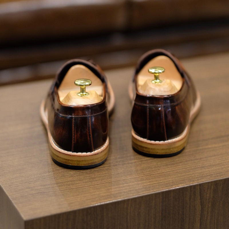 British รองเท้าหนัง Wlid Tassel Loafers (Brown)