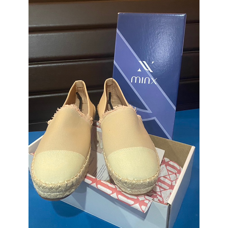 รองเท้าMinxรุ่นchloecanvasไซส์43