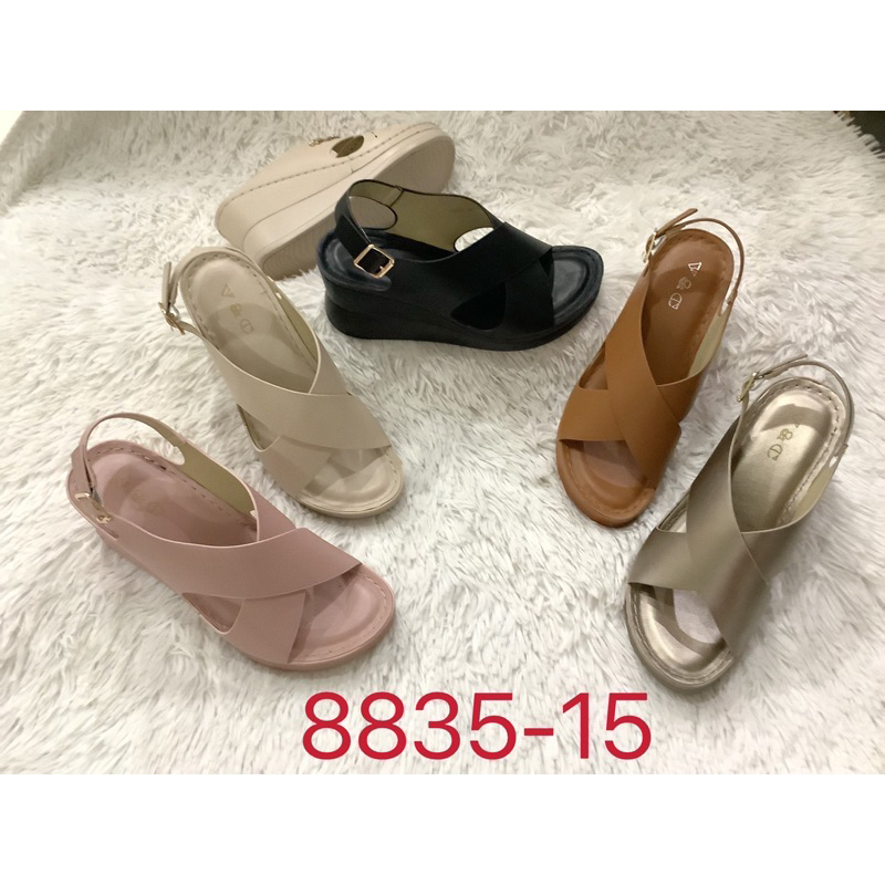 รองเท้าสวมรัดส้นเตารีดมีไซด์ 35 ถึง 40 ค่ะยี่ห้อv&c ทักแชทก่อนกดสั่งสินค้านะคะแม่ค้ามีหน้าร้านด้วยค่ะ