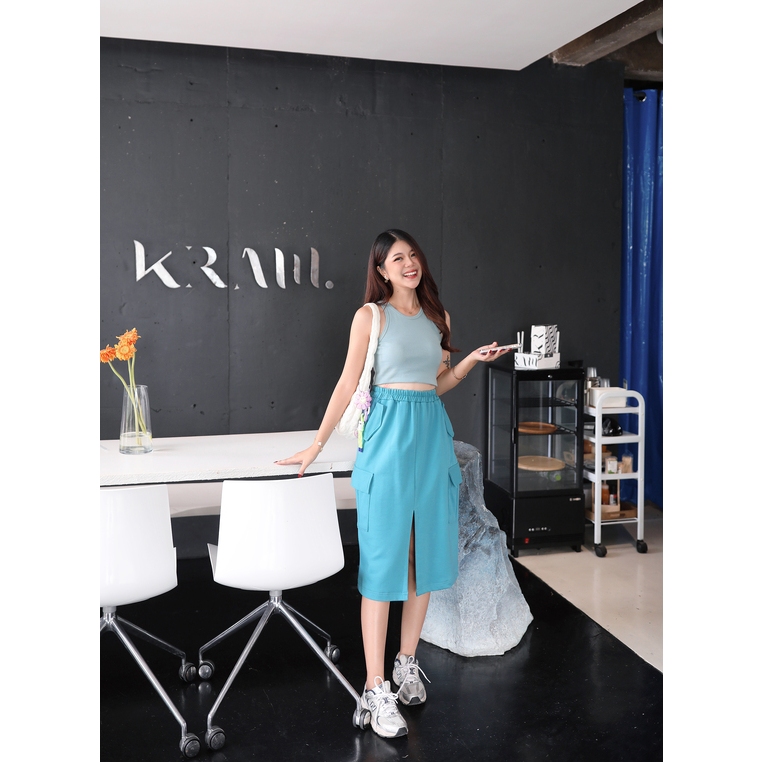 Set เสื้อครอป+กระโปรงคาร์โก้ผ่าหน้า มี 3 สี : เทาดำ, ขาวเหลือง, โทนฟ้า