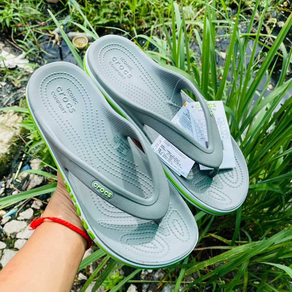 รองเท้าแตะ crocs การดูดซับแรงกระแทก, กันลื่น, ทนต่อการสึกหรอ, กันน้ำ, ระบายอากาศ, ดูดซับเหงื่อ