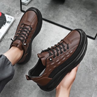 รองเท้าหนังส้นหนาผู้ชาย ลายจระเข้ย้อนยุค สไตล์ลำลองในชีวิตปร…