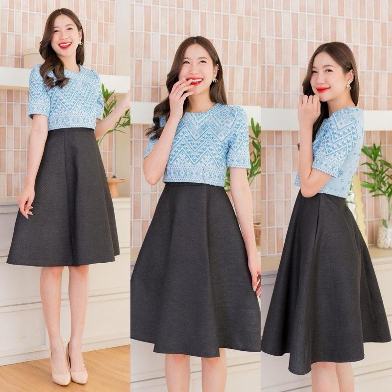 Sell ชุดผ้าทออัดกาว Gallery Kloset size S