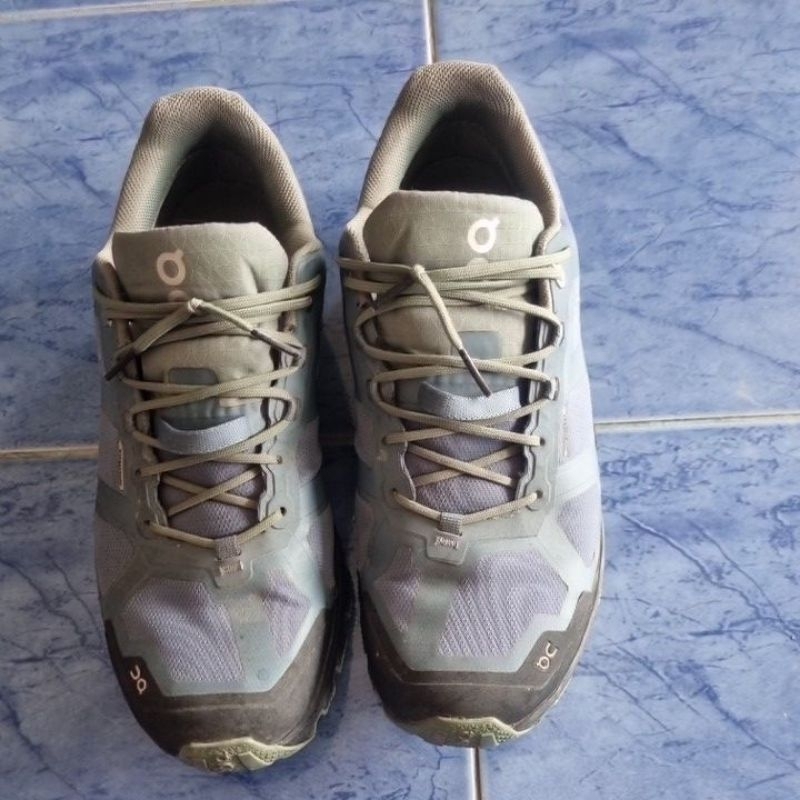 รองเท้า oncloud 42/265