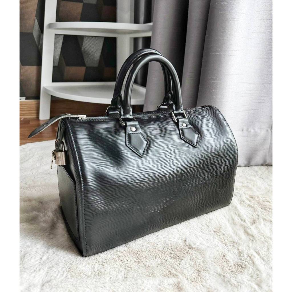 Louis Vuitton LV Speedy 25 EPI Leather Black Handbag แท้ มือสอง Brand name