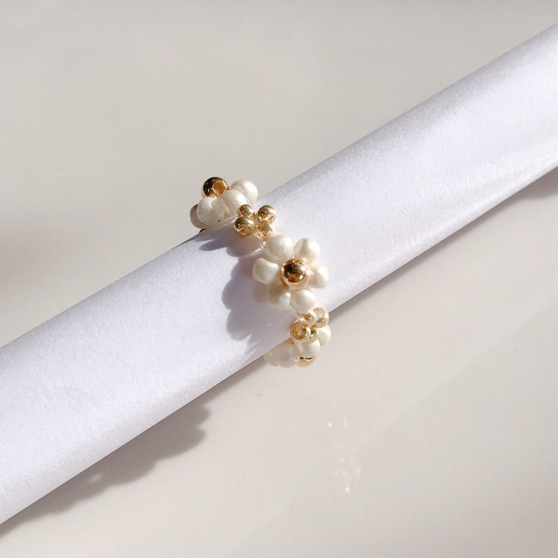 Pantheadesign แหวนลูกปัดลายดอกไม้โทนสีครีมทอง - รูปที่ 6