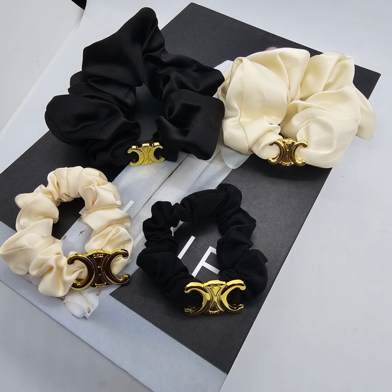 ผ้ามัดผม CL Scrunchy งานผ้าไหมไนลอน เนื้อดี ประดับโลโก้ งานปั๊มโลโก้ อะไหล่ทอง แฟชั่นเก๋ๆ แบบเล็ก