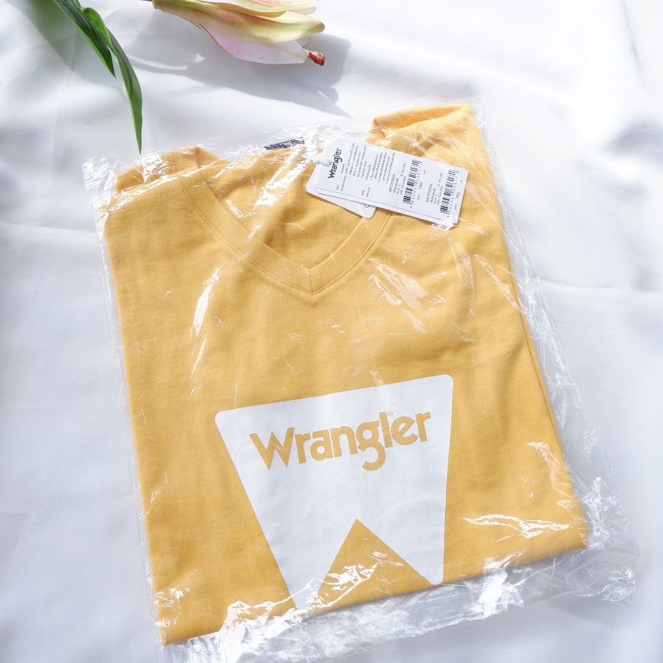 WRANGLER แท้  100%  เสื้อยืดผู้หญิง รุ่น WR S172S101 สีเหลือง YELLOW