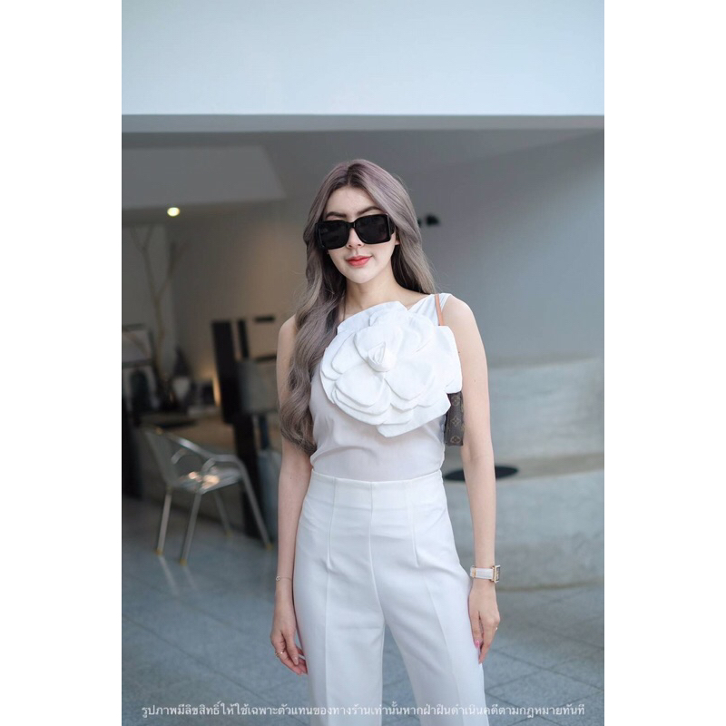 เที่ยง เก็บโค้ดลด25% เหลือ225 ส่งฟรี เสื้อสายเดี่ยวข้างเดียวแต่งดอกไม้ฟู ด้านหลังสม็อคยางยืด เสื้อออกงาน