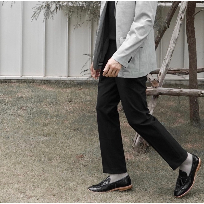British รองเท้าหนังโลฟเฟอร์ รุ่น Tassel Loafers (Black)